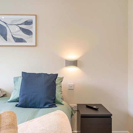 Stylish 2 Bedroom Apartments In Derby Esterno foto